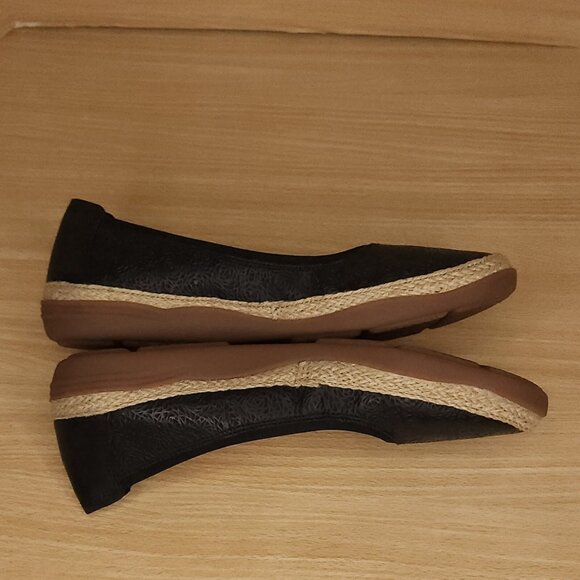 Clarks Elaina Black Slip On Shoes 8 1/2 - Picture 4 of 8